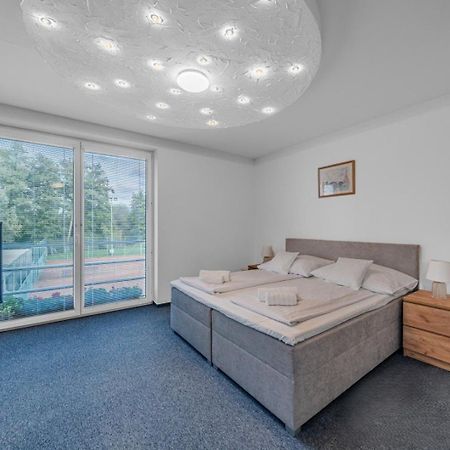 Raketa Residence, Restaurant & Hotel Прьевидза Экстерьер фото