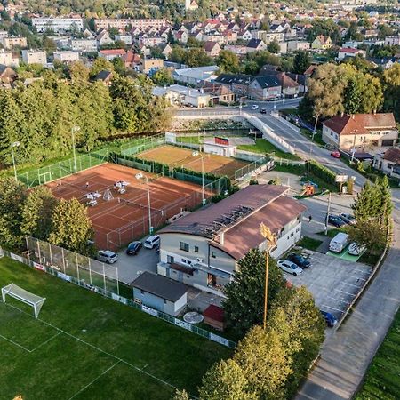 Raketa Residence, Restaurant & Hotel Прьевидза Экстерьер фото