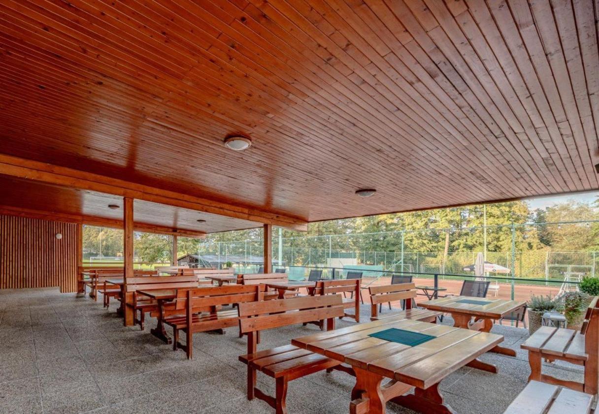 Raketa Residence, Restaurant & Hotel Прьевидза Экстерьер фото