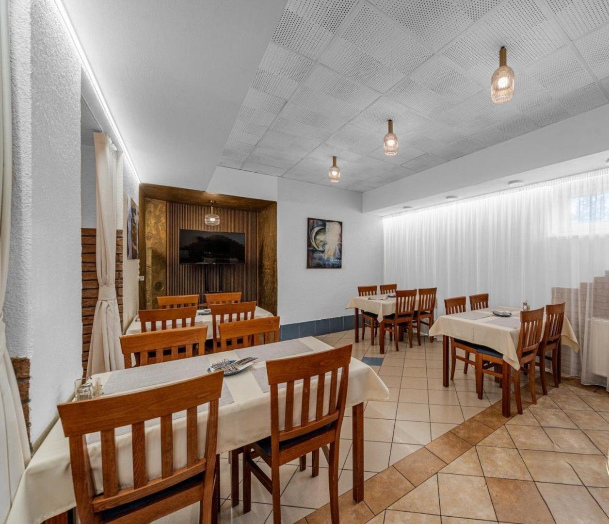 Raketa Residence, Restaurant & Hotel Прьевидза Экстерьер фото
