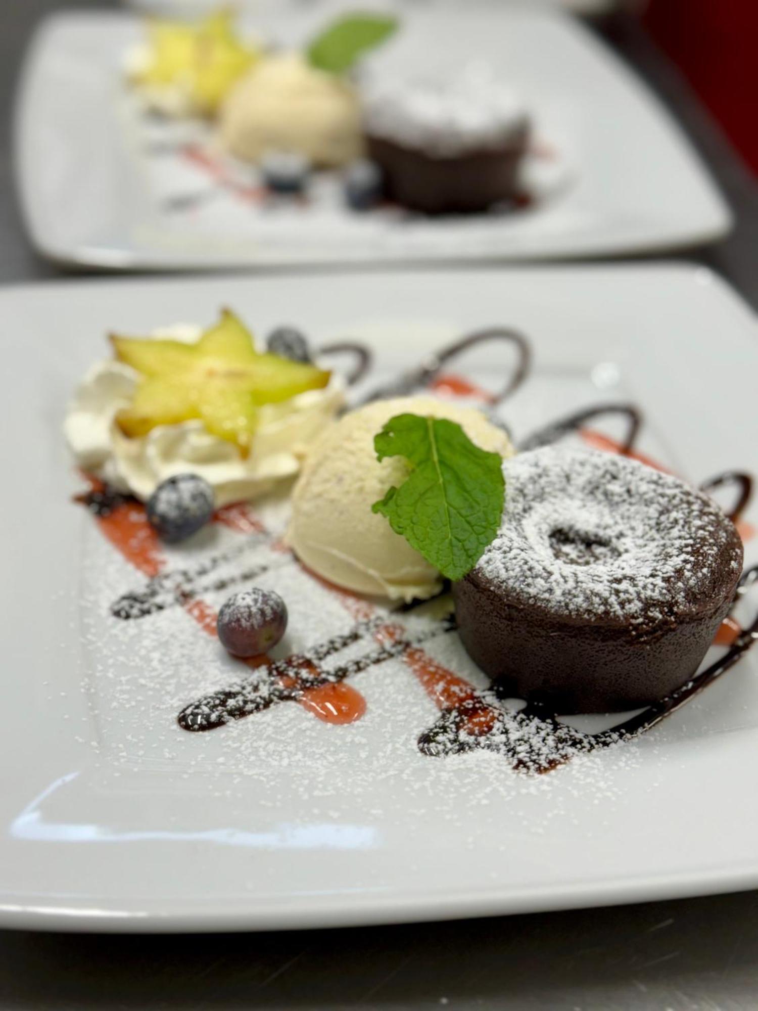 Raketa Residence, Restaurant & Hotel Прьевидза Экстерьер фото