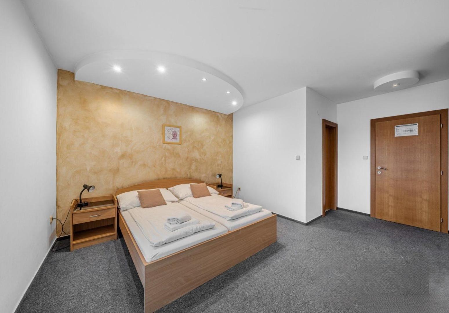 Raketa Residence, Restaurant & Hotel Прьевидза Экстерьер фото