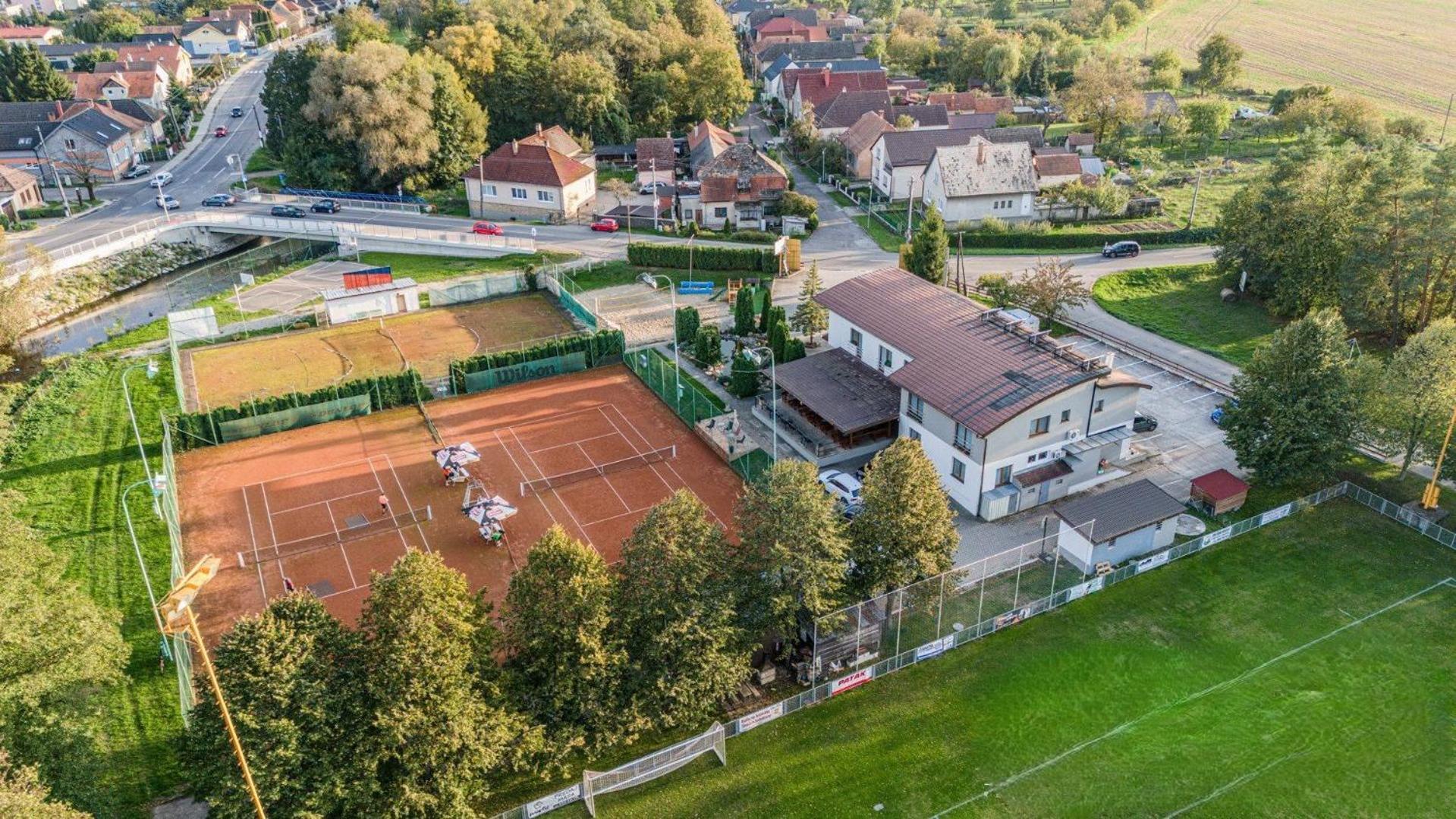 Raketa Residence, Restaurant & Hotel Прьевидза Экстерьер фото