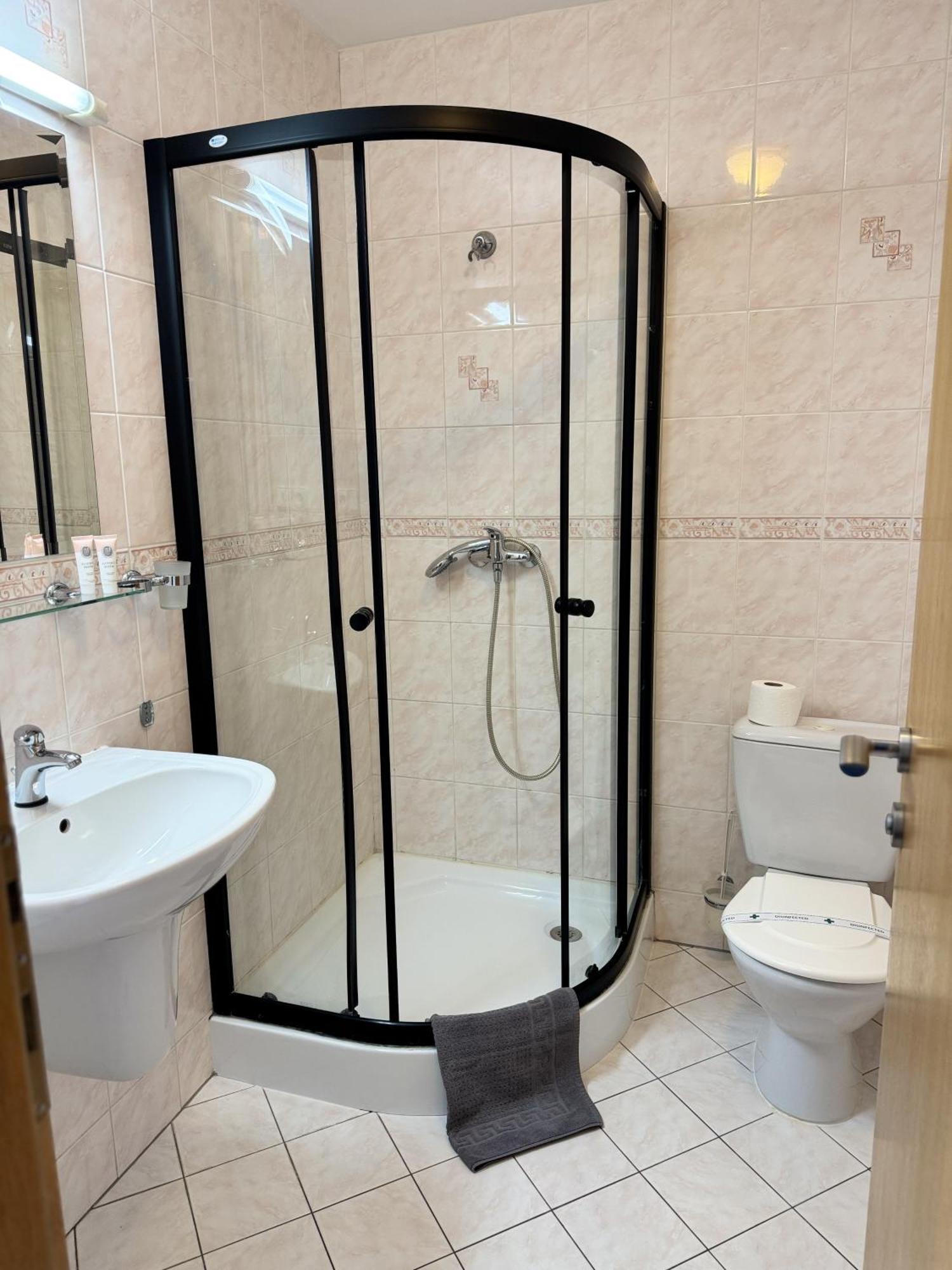 Raketa Residence, Restaurant & Hotel Прьевидза Экстерьер фото